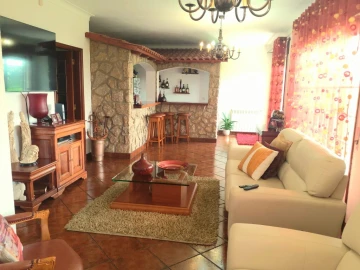 Moradia T3 para Venda em Avessadas e Rosém