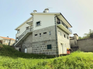 Moradia T3 para Venda em Avessadas e Rosém