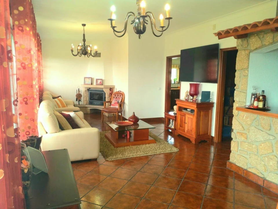 Moradia T3 para Venda em Avessadas e Rosém Foto 6