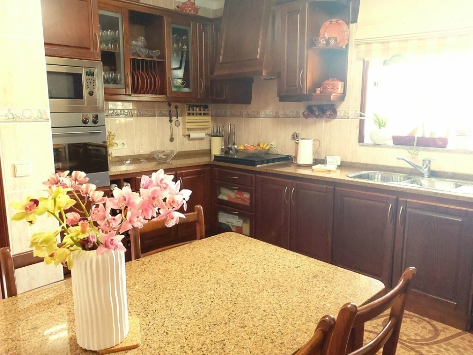 Moradia T3 para Venda em Avessadas e Rosém Foto 3