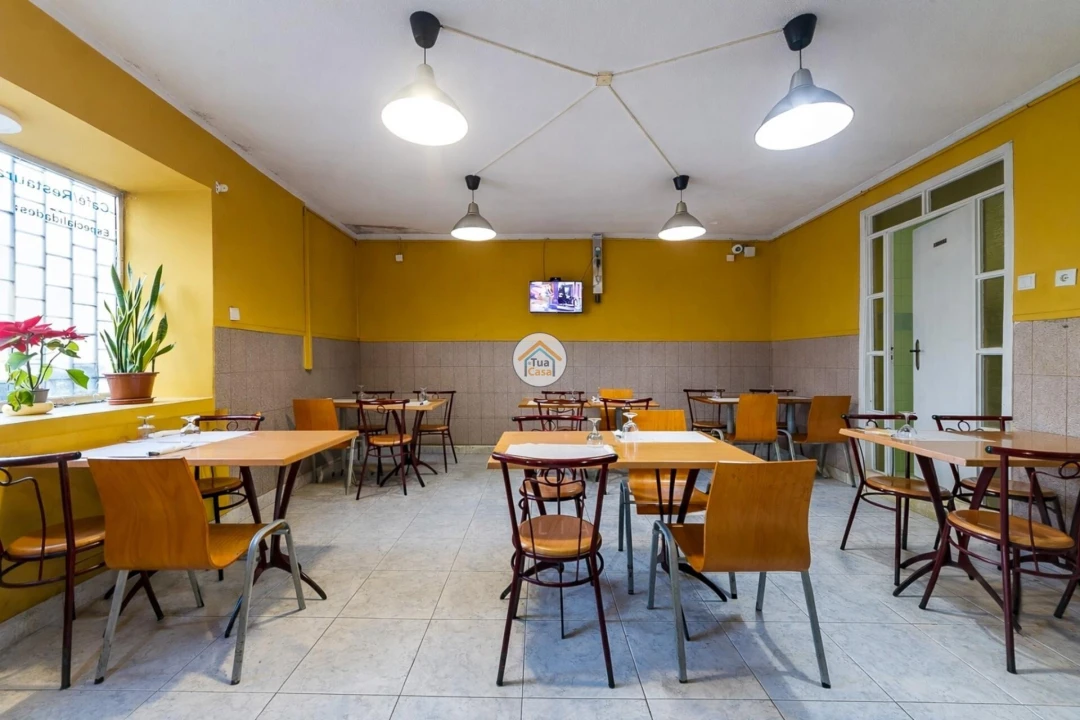 Negócio para Venda em Arcozelo Foto 3