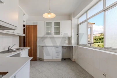 Apartamento T2 para Venda em Carnaxide e Queijas