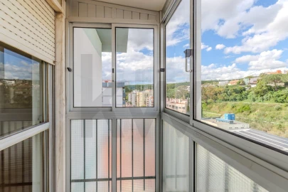 Apartamento T2 para Venda em Carnaxide e Queijas