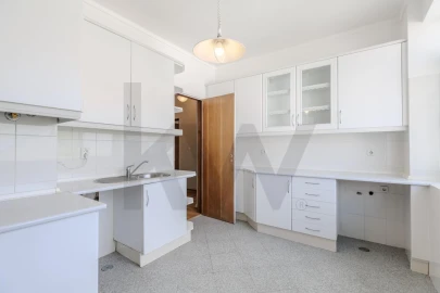 Apartamento T2 para Venda em Carnaxide e Queijas