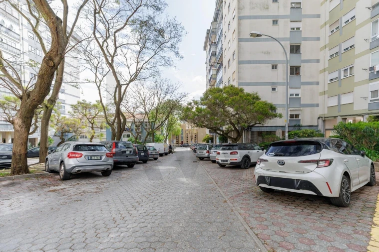 Apartamento T2 para Venda em Carnaxide e Queijas Foto 39