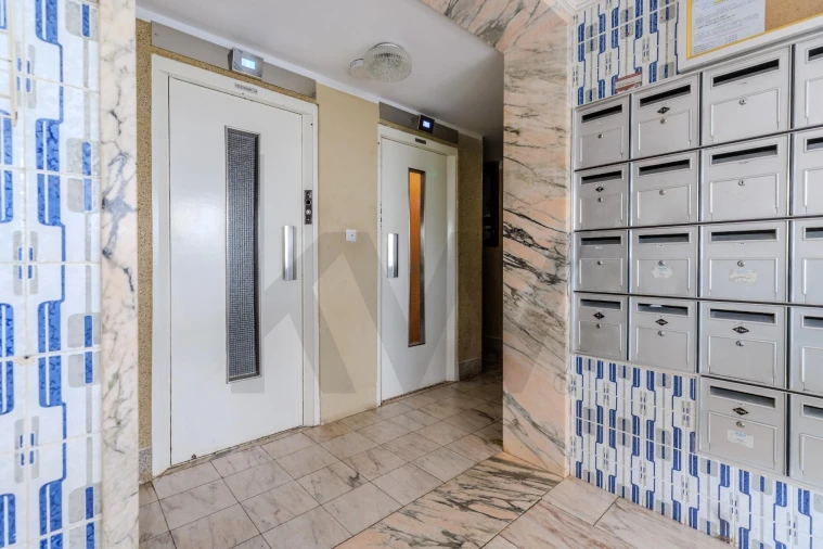 Apartamento T2 para Venda em Carnaxide e Queijas Foto 35