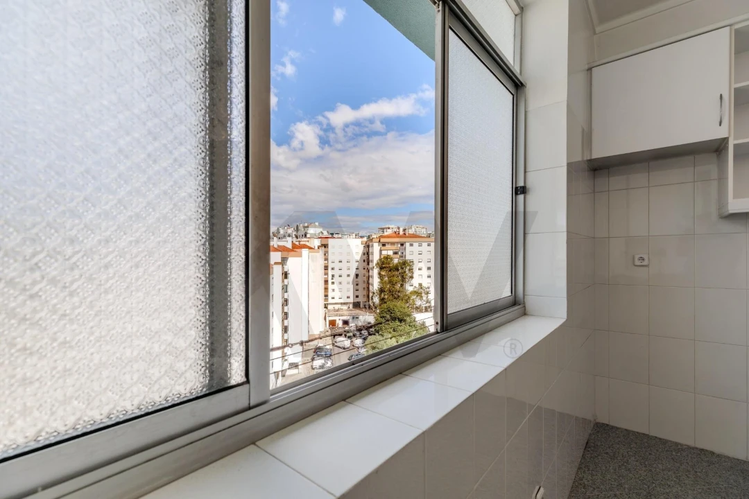 Apartamento T2 para Venda em Carnaxide e Queijas Foto 15