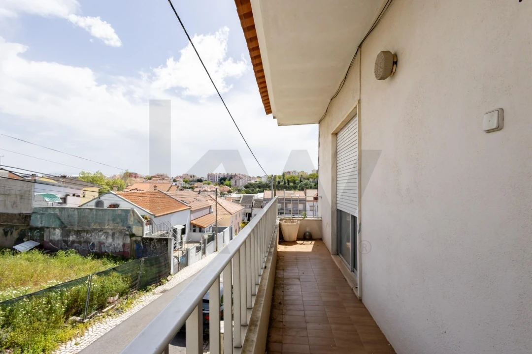 Moradia T4 para Venda em Casal de Cambra Foto 18