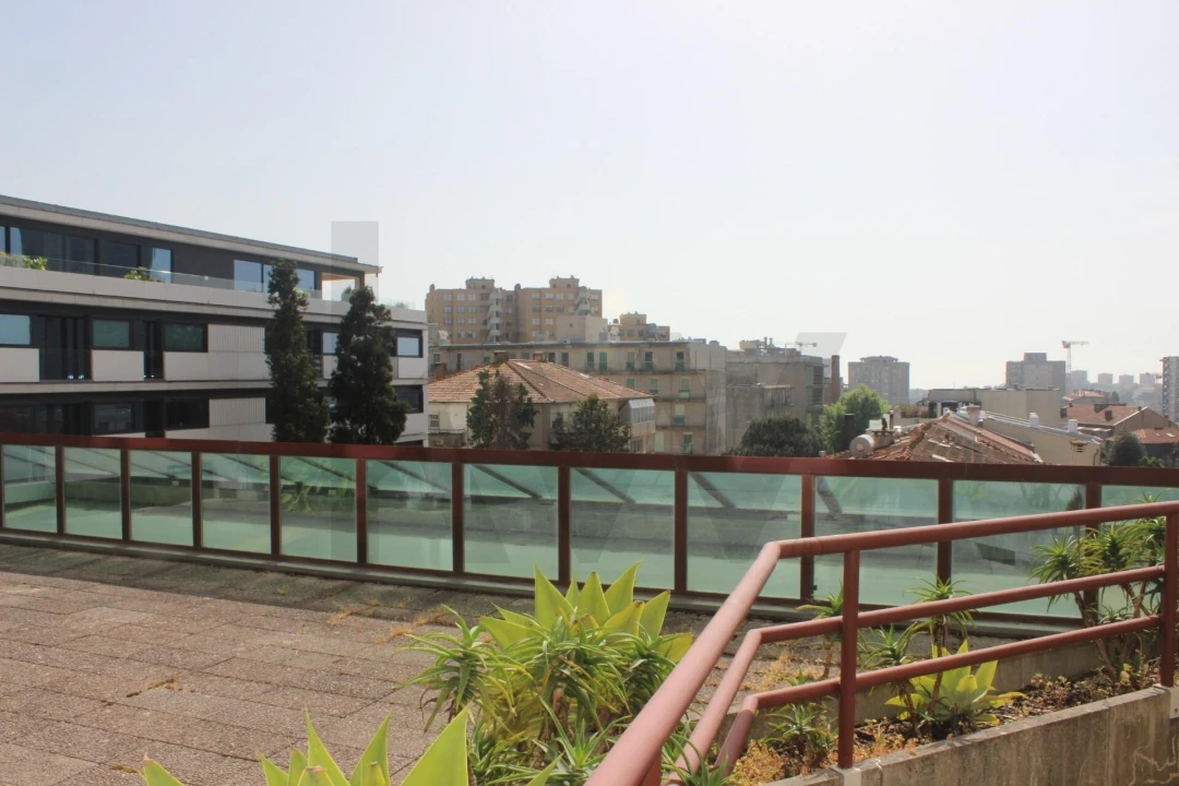 Apartamento T5 para Venda em Lordelo do Ouro e Massarelos Foto 30