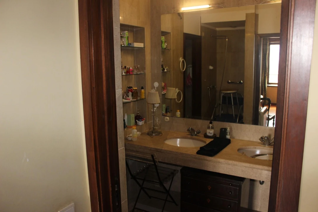 Apartamento T5 para Venda em Lordelo do Ouro e Massarelos Foto 17