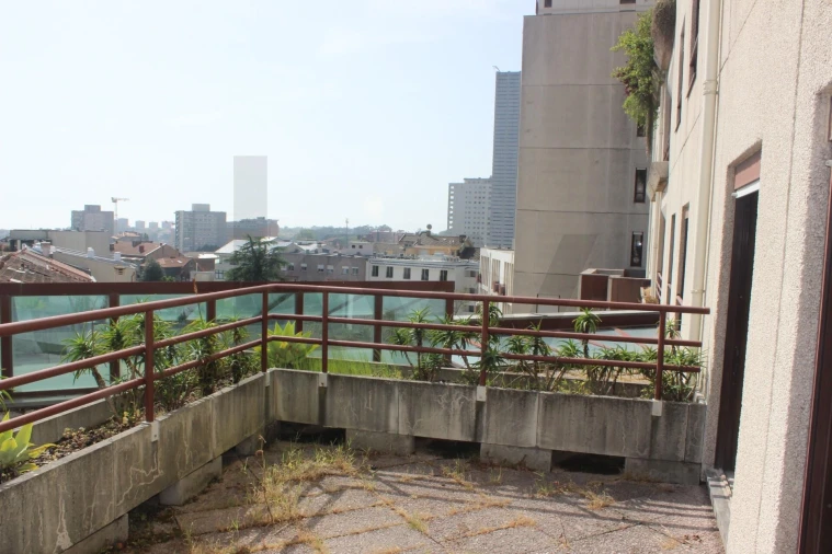 Apartamento T5 para Venda em Lordelo do Ouro e Massarelos Foto 29