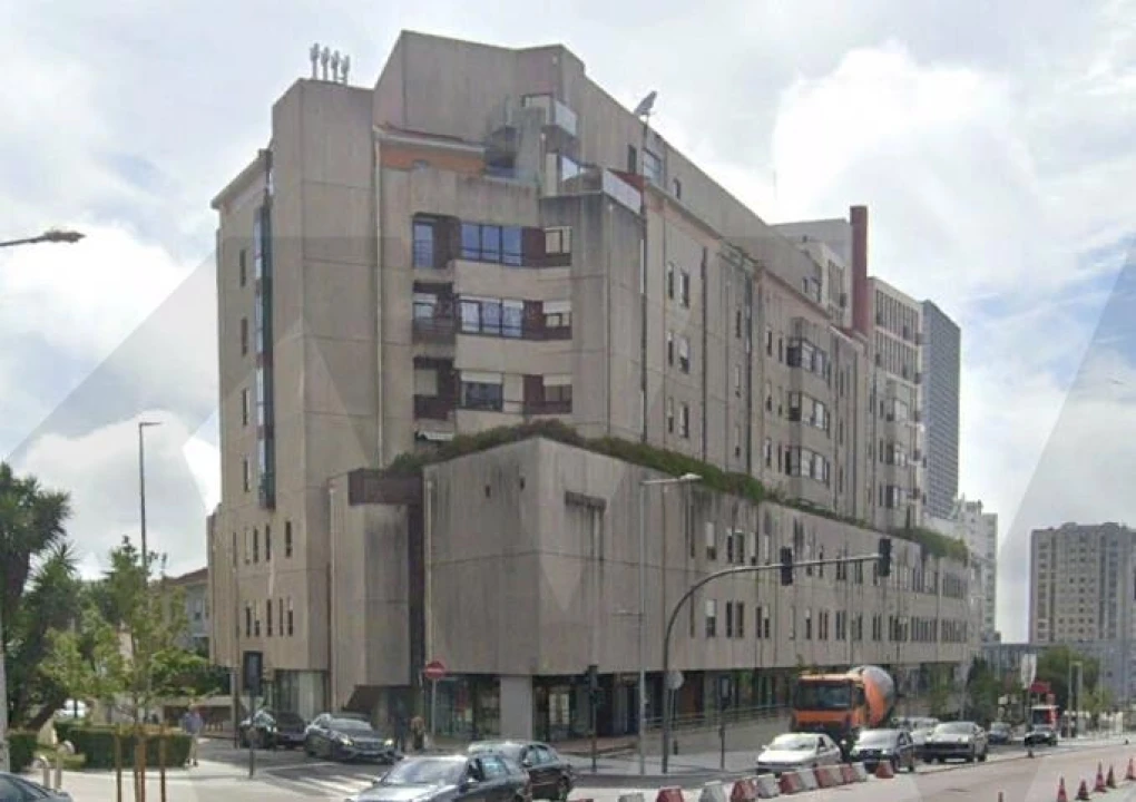 Apartamento T5 para Venda em Lordelo do Ouro e Massarelos Foto 1