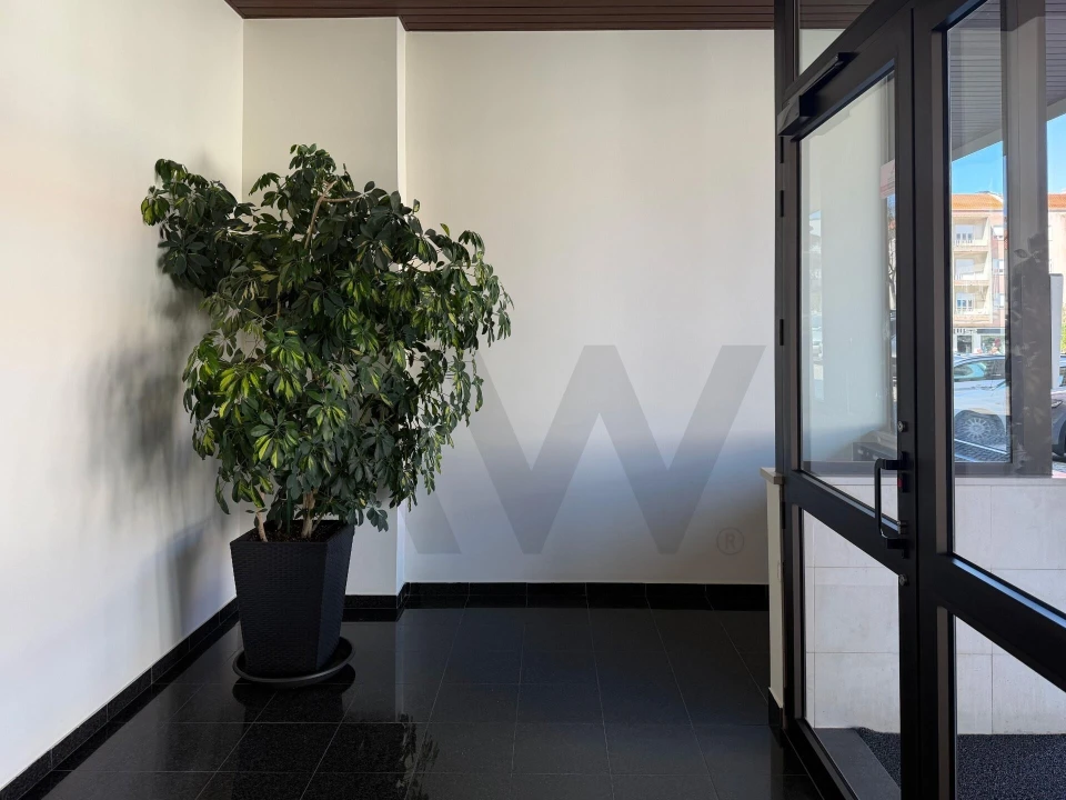 Apartamento T5 para Arrendamento em Santa Maria, São Pedro e Matacães Foto 35