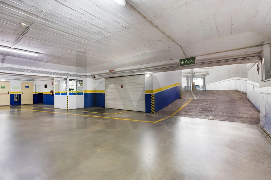 Apartamento T5 para Arrendamento em Santa Maria, São Pedro e Matacães Foto 28