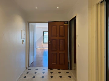 Apartamento T5 para Arrendamento em Santa Maria, São Pedro e Matacães