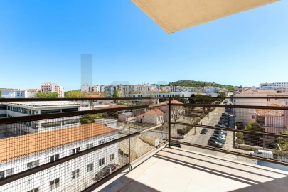 Apartamento T5 para Arrendamento em Santa Maria, São Pedro e Matacães