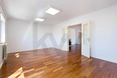 Apartamento T5 para Arrendamento em Santa Maria, São Pedro e Matacães