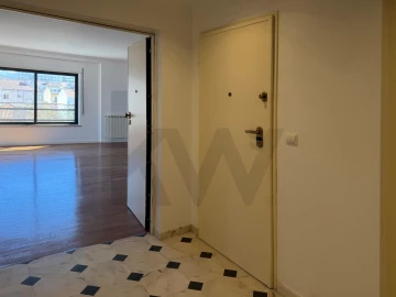 Apartamento T5 para Arrendamento em Santa Maria, São Pedro e Matacães