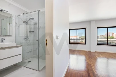 Apartamento T5 para Arrendamento em Santa Maria, São Pedro e Matacães