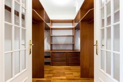 Apartamento T5 para Arrendamento em Santa Maria, São Pedro e Matacães