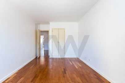 Apartamento T5 para Arrendamento em Santa Maria, São Pedro e Matacães