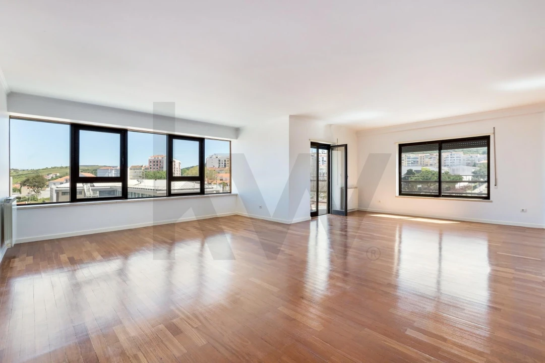 Apartamento T5 para Arrendamento em Santa Maria, São Pedro e Matacães Foto 1