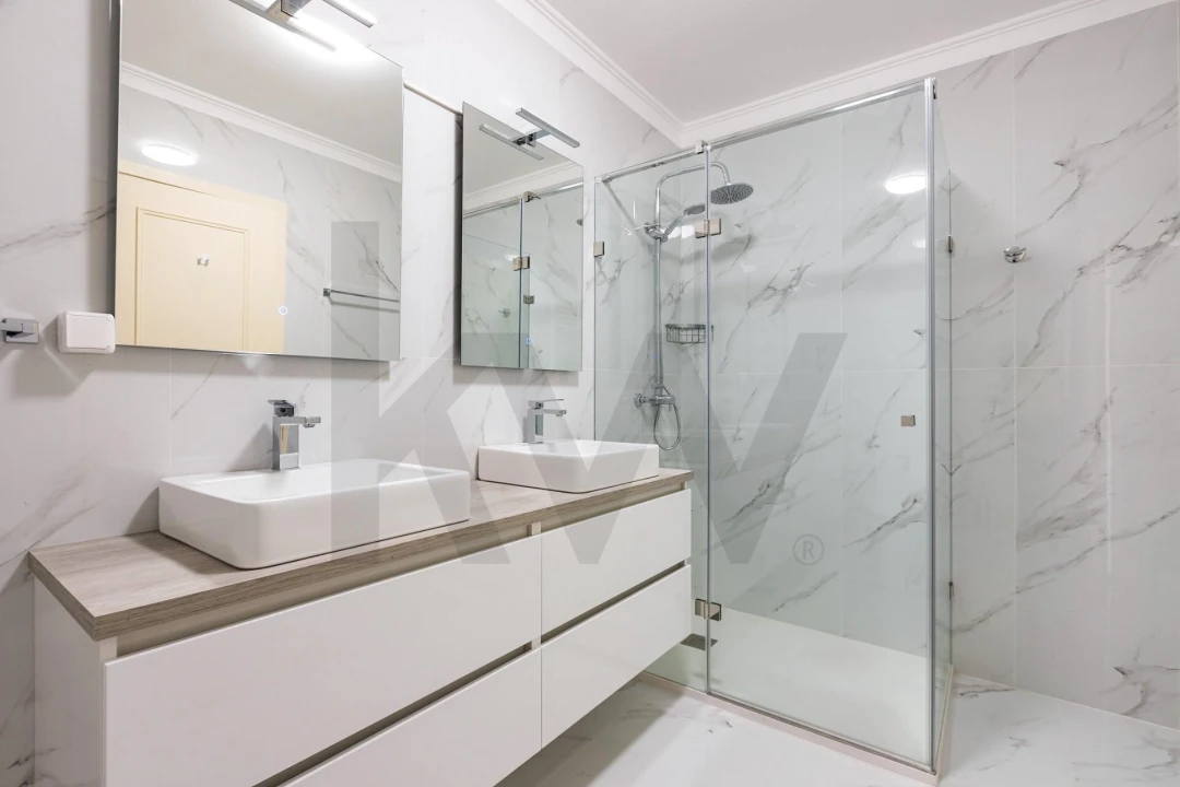 Apartamento T5 para Arrendamento em Santa Maria, São Pedro e Matacães Foto 17