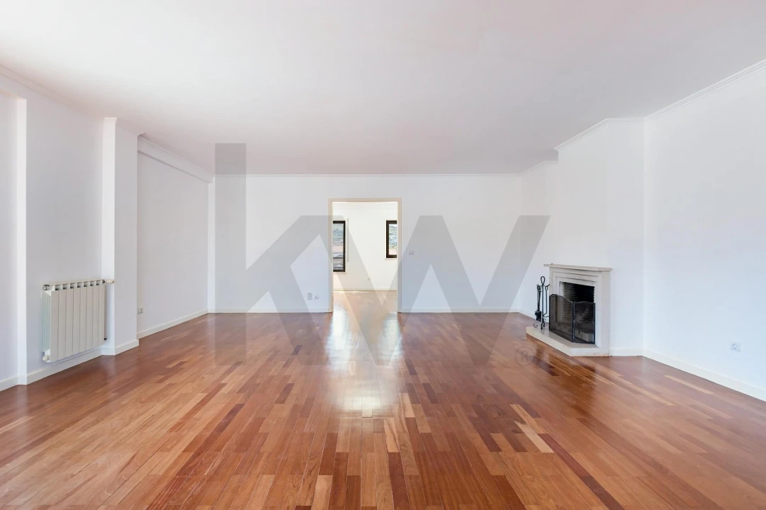 Apartamento T5 para Arrendamento em Santa Maria, São Pedro e Matacães Foto 6