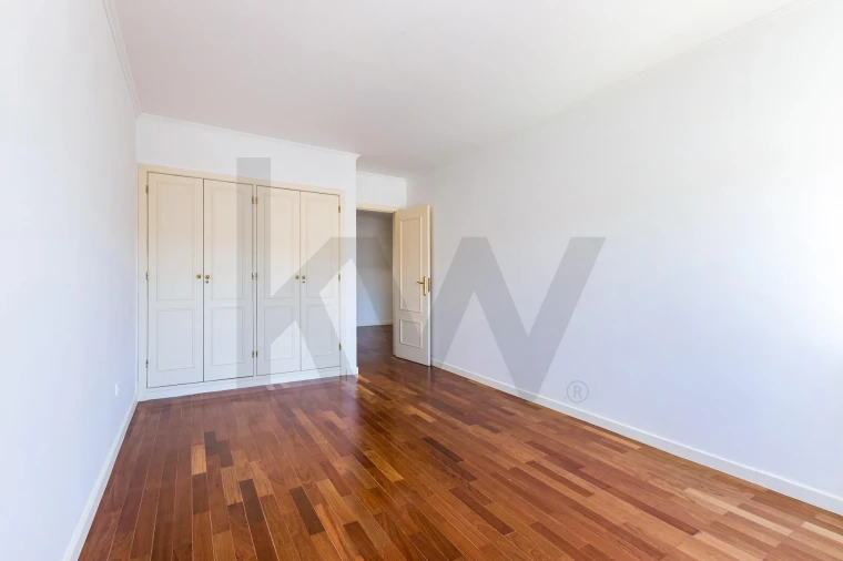 Apartamento T5 para Arrendamento em Santa Maria, São Pedro e Matacães Foto 18