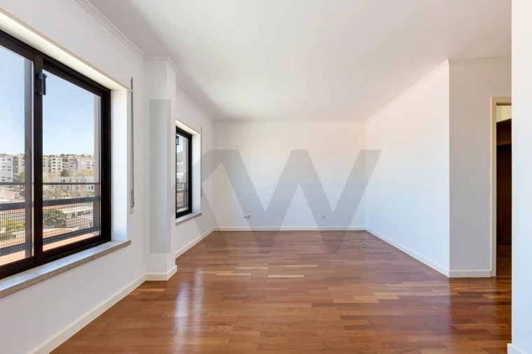 Apartamento T5 para Arrendamento em Santa Maria, São Pedro e Matacães Foto 14