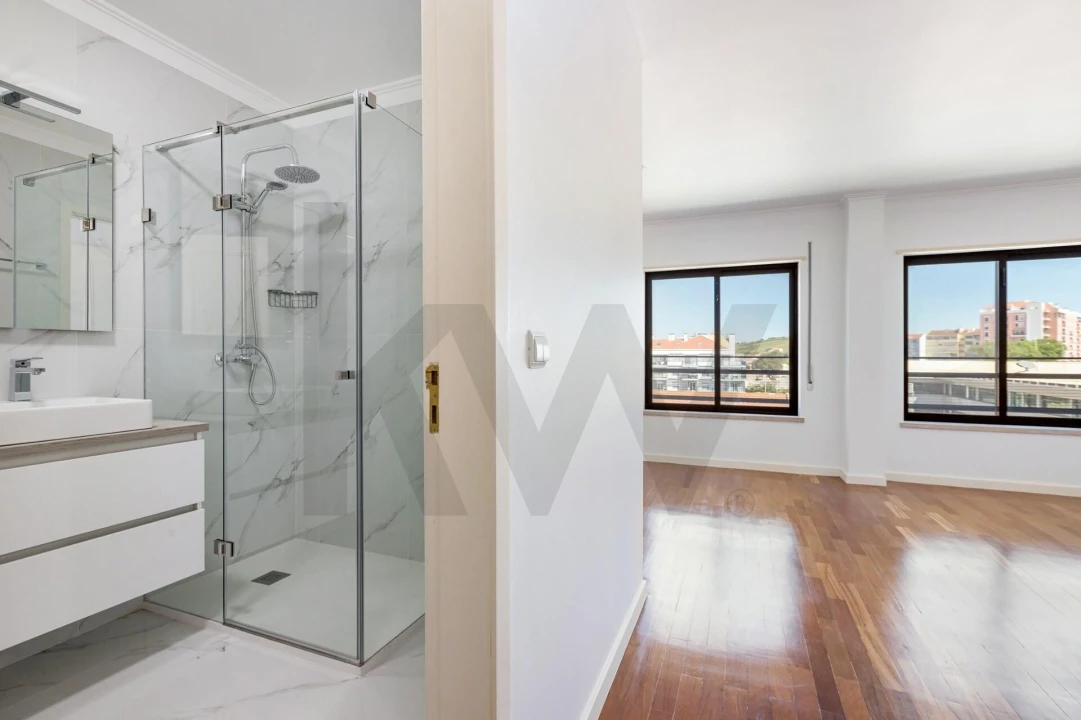 Apartamento T5 para Arrendamento em Santa Maria, São Pedro e Matacães Foto 12