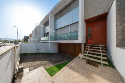 Moradia T4 para Arrendamento em Real, Dume e Semelhe