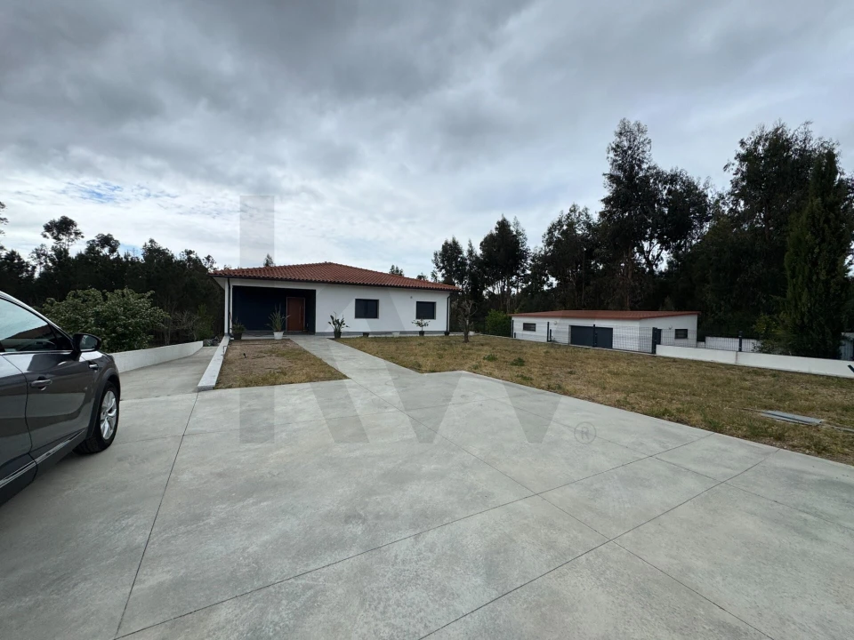 Moradia T3 para Venda em Avelal Foto 1