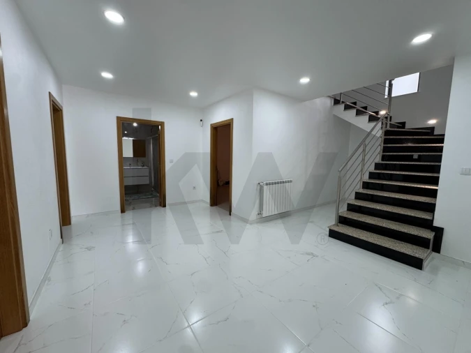 Moradia T3 para Venda em Avelal Foto 30