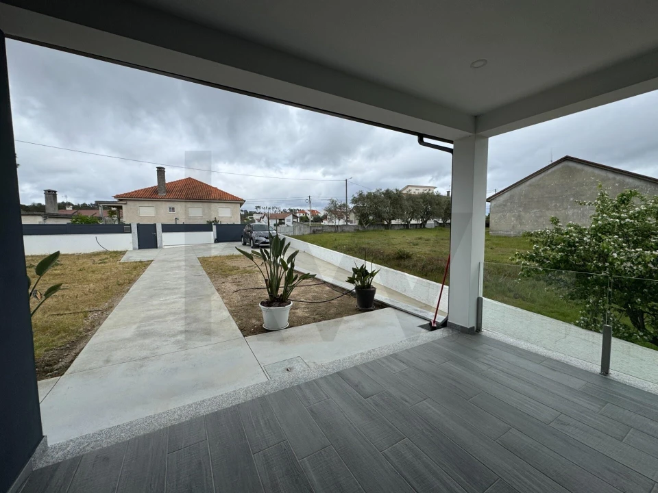 Moradia T3 para Venda em Avelal Foto 4