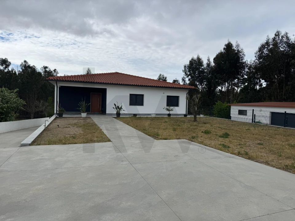 Moradia T3 para Venda em Avelal Foto 2