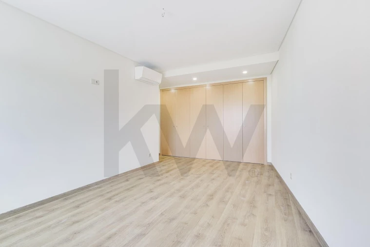 Apartamento T3 para Venda em São Domingos de Benfica Foto 4