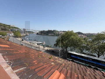 Moradia T5 para Venda em Lordelo do Ouro e Massarelos