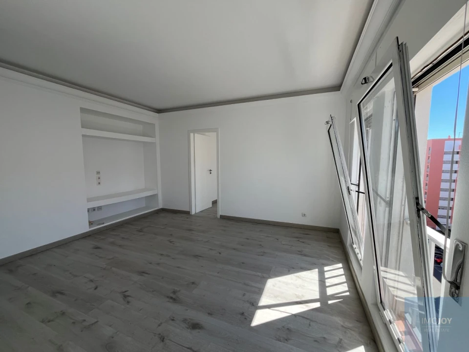 Apartamento T2 para Arrendamento em Carnide Foto 4