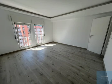 Apartamento T2 para Arrendamento em Carnide