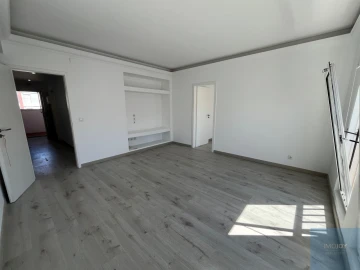Apartamento T2 para Arrendamento em Carnide