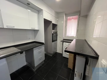 Apartamento T2 para Arrendamento em Carnide