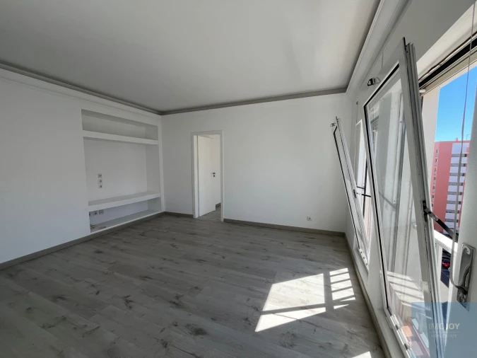 Apartamento T2 para Arrendamento em Carnide Foto 4