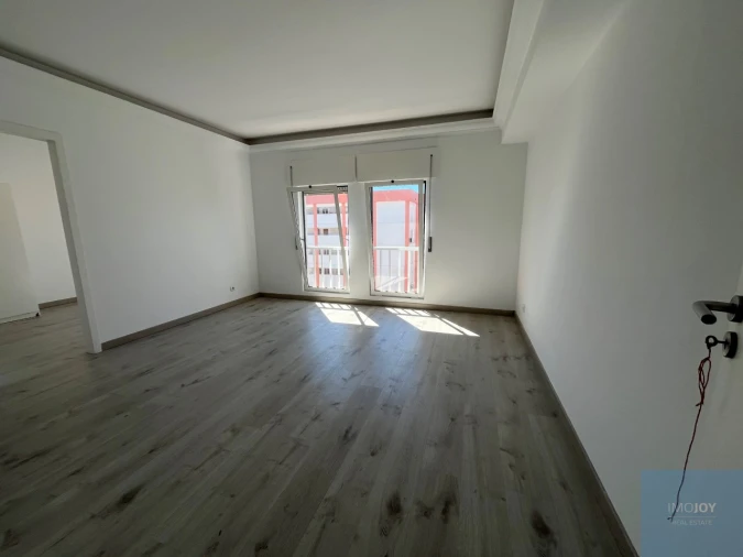 Apartamento T2 para Arrendamento em Carnide Foto 2