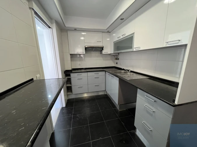 Apartamento T2 para Arrendamento em Carnide Foto 10
