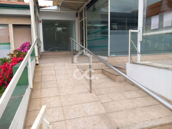 Negócio para Arrendamento em Alfena Foto 2