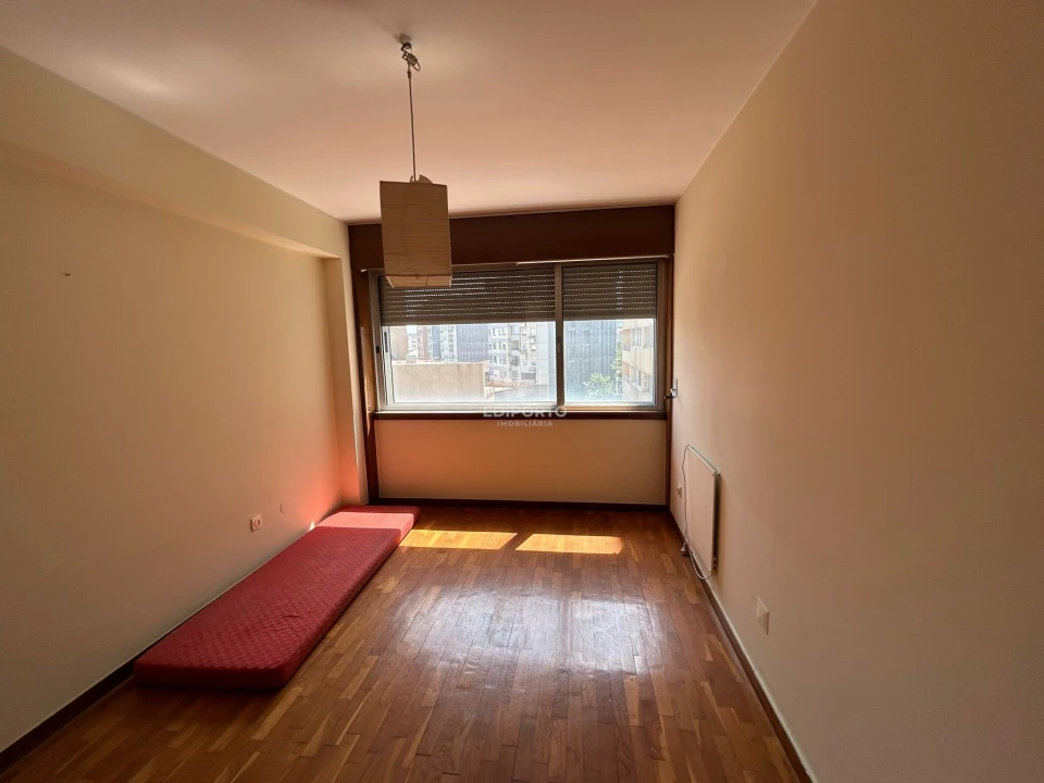 Apartamento T2 para Arrendamento em Santa Marinha Foto 14