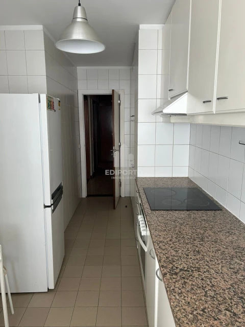 Apartamento T2 para Arrendamento em Santa Marinha