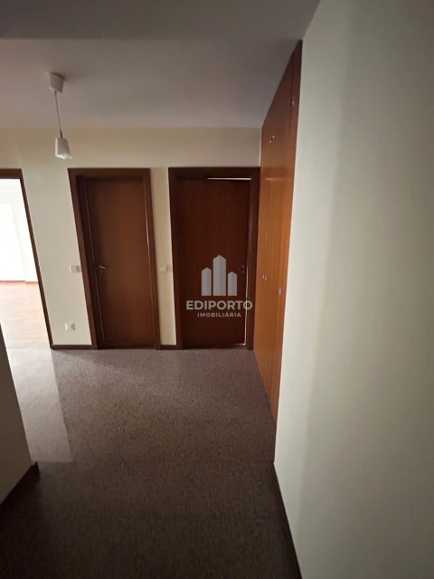 Apartamento T2 para Arrendamento em Santa Marinha