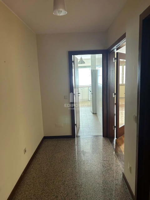 Apartamento T2 para Arrendamento em Santa Marinha